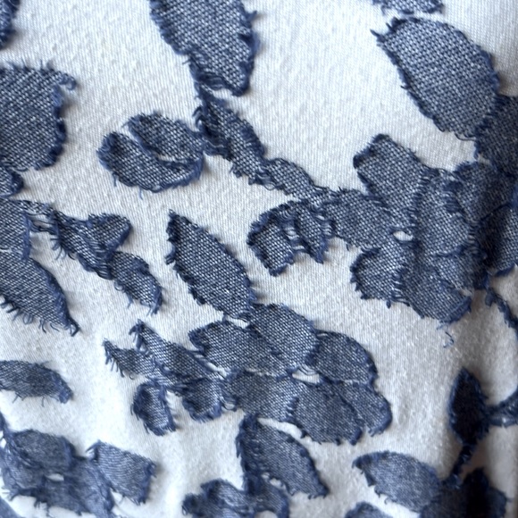 Loft blue and white textured floral 3/4 sleeve top, size small - Picture 4 of 7